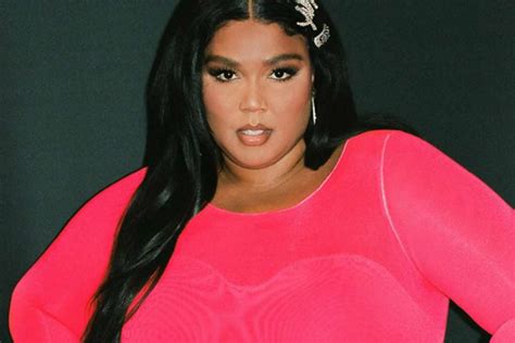 Lizzo Lança Linha De Modeladores E Lingeries Inclusivos