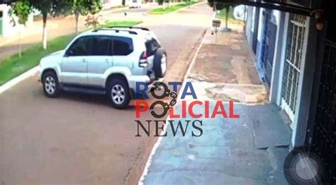 Vídeo caminhoneiro aposentado dá ré veículo perde o controle e