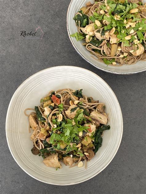 Wok Thaï de légumes poulet et nouilles de Soba Rachel Cuisine