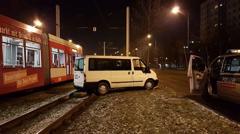 Fahrer Betrunken Kleintransporter Kracht Ins Stra Enbahn Gleisbett Auf