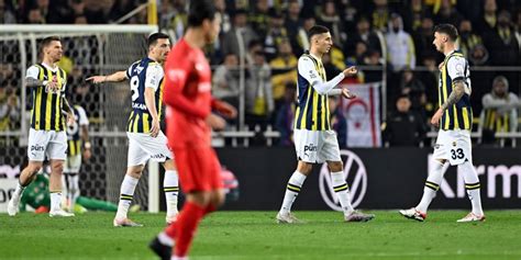 Trio Ekibi Fenerbahçe nin Penaltı Pozisyonunu Yorumladı