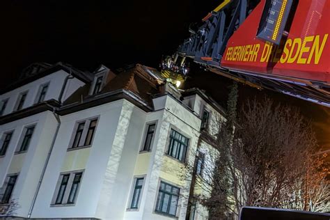 Dresden Feuer Auf Balkon Greift Auf Dach Ber Bewohnerin Will