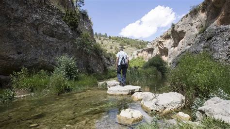 Una Ruta En Un Espectacular Barranco De Teruel Por Vertiginosas