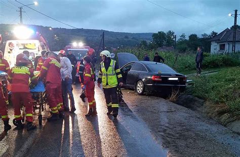 Foto Patru Persoane Au Ajuns La Spital Dup Un Accident Provocat De