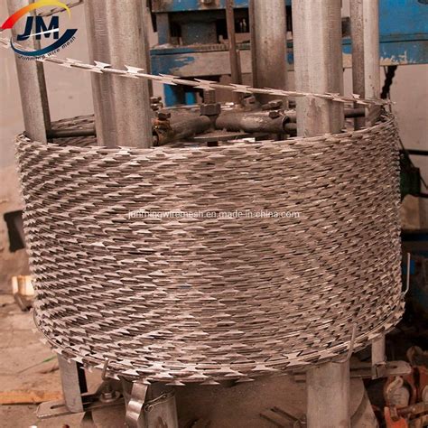 Hot Dipped Galvanized Concertina Razor Blade Barbed Wire Mesh Fence