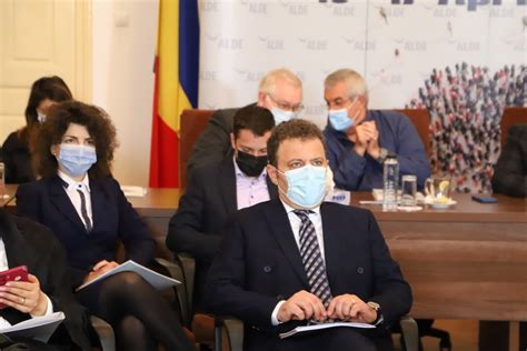 Conducerea PNL aprobă fuziunea cu ALDE în unanimitate spotmedia ro