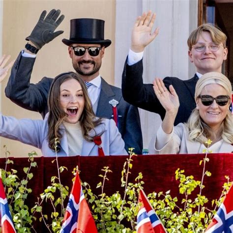 Ingrid Alexandra De Noruega Emocionada Junto A Haakon Y Mette Marit De