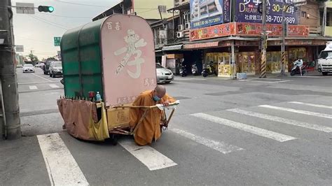 跪行23年！屏東棺材拖車勸行孝 苦僧膝磨厚繭、1萬公里快達標｜膝痛片