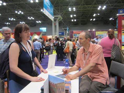 Gareth Hinds Signing Romeo Juliet At The Candlewick Booth Bea