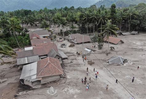 Vídeo Aumentan A 22 Los Fallecidos Por La Erupción Del Volcán Semeru En Indonesia