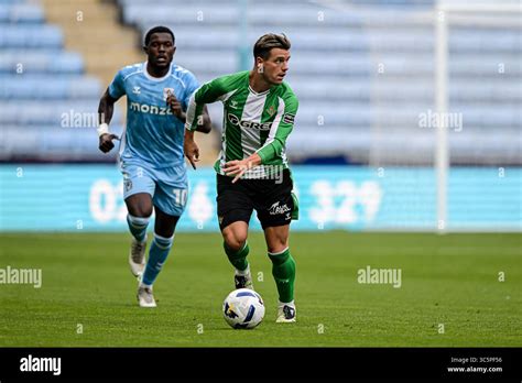 Coventry City X Betis - Giovani Lo Celso (20 Real Betis) controls the ball during the Pre ...