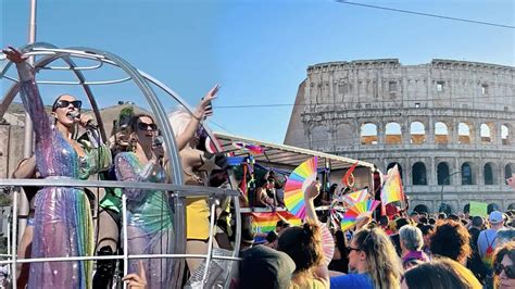 Roma Pride Un Milione Di Persone Sfilano Con Paola E Chiara E Il Sindaco