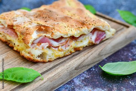 Foto De Italian Focaccia With Crispy Crust And Prosciutto Full