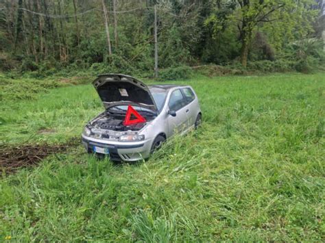 Esce Di Strada Con L Auto E Finisce Nei Campi Incidente Tra Brivio E