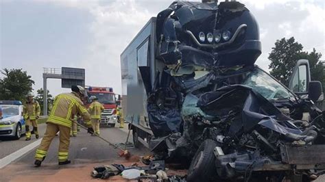 Fotos Mannheim Sandhofen Schwerer Unfall Auf A Lkw Kracht In Stau