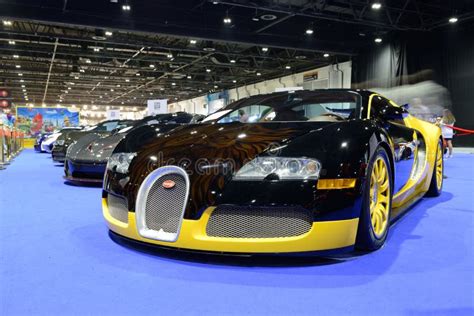 Bugatti Veyron Sportscar Est Sur Le Boulevard Des R Ves Sur Le Salon De