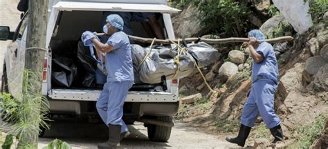 Hallan Cuerpos En Fosas Clandestinas De Acapulco Aristegui Noticias