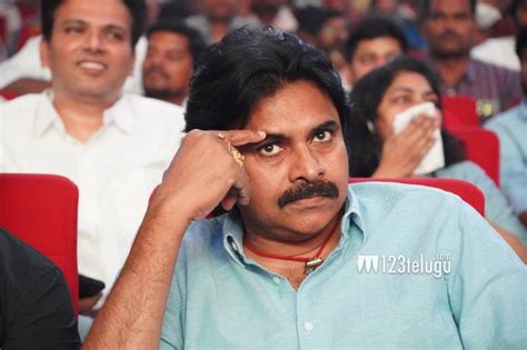 Photos Pawan Kalyan At Vakeel Saab Pre Release Event