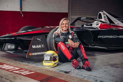 Gabriela Jílková při testech elektrické formule Porsche - Aktuálně.cz