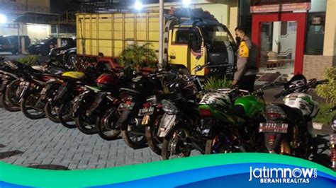 Razia Balap Liar Di Mojokerto 74 Motor Disita