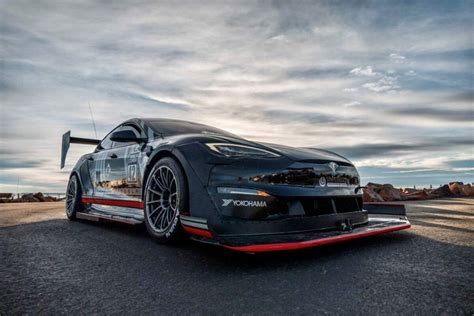 Tesla Model S Plaid Sets Lap Record At Californias Willow Springs