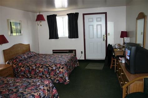 CONTINENTAL MOTEL - Inn Reviews (White River, Ontario, Canada ...