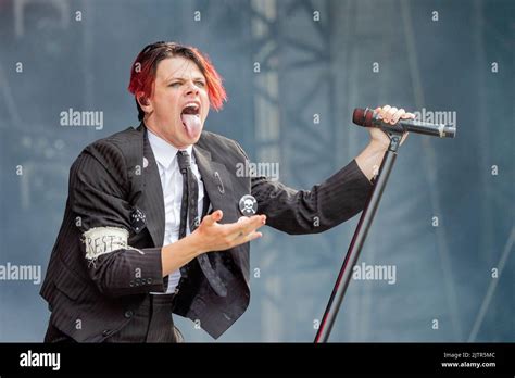 Yungblud Bassist Hi Res Stock Photography And Images Alamy