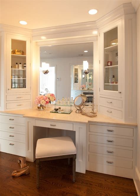 15 Incredibly Chic Ways to Decorate Your Makeup Desk | StyleCaster