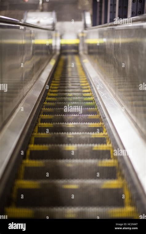 Escalator Link Hi Res Stock Photography And Images Alamy