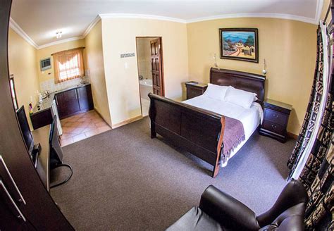 Fancy Yellow Guest House In Kimberley Northern Cape