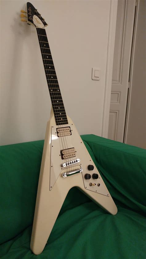 Flying V 67 Reissue Classic White Gibson Audiofanzine