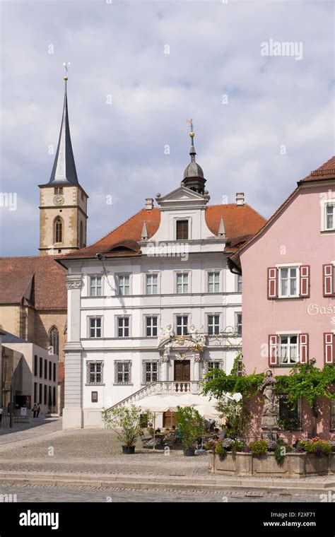 Market With Parish Church Of St Vitus Town Hall And Marienbrunnen