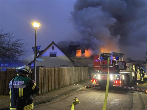 Vollbrand Im Obergeschoss Eines Einfamilienhauses