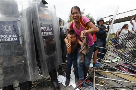 Migrantes Hondureños Enfrentan A Las Autoridades Camino A Estados