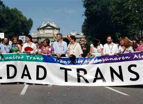 Foto Orgullo Gay Fotos La visibilidad trans copa el Orgullo Gay Imágenes