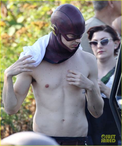 Photo Grant Gustin Shirtless Flash Set After Als Chall Photo