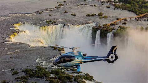 Cataratas del Iguazú: tour en helicóptero | GetYourGuide