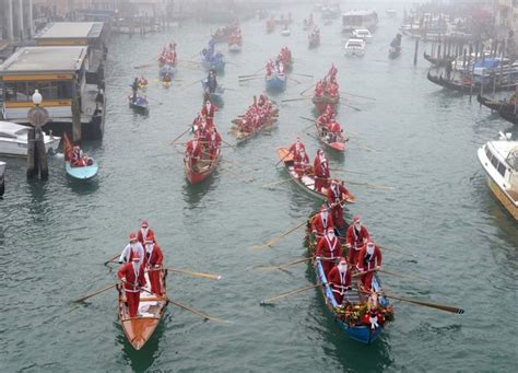 Santa Claus was spotted in Venice , Italy 12-8-17 | Venice, Italy ...