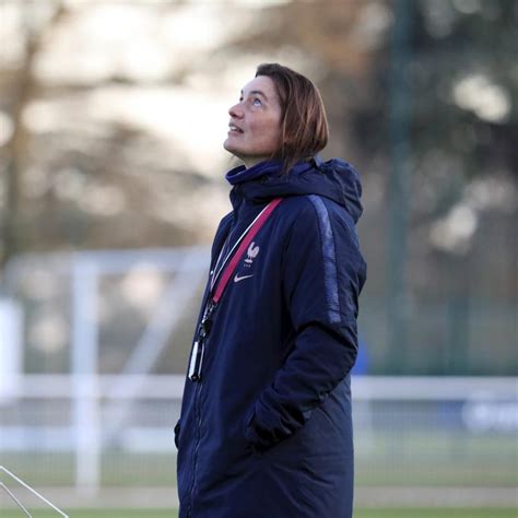 Foot Corinne Diacre Bleues Conserve Sa Ligne Directrice Pour L Euro