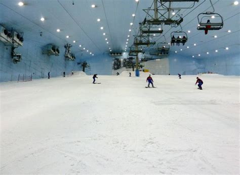 Indoor ski area Ski Dubai – Mall of the Emirates - Skiing Ski Dubai ...