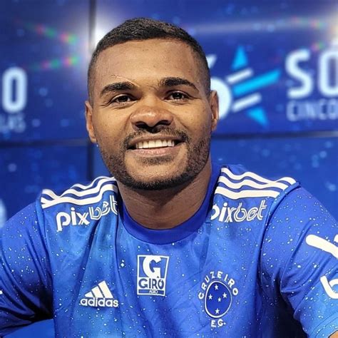 Nikão brilha em goleada do Cruzeiro desabafa e dedica gol a Zé Ricardo