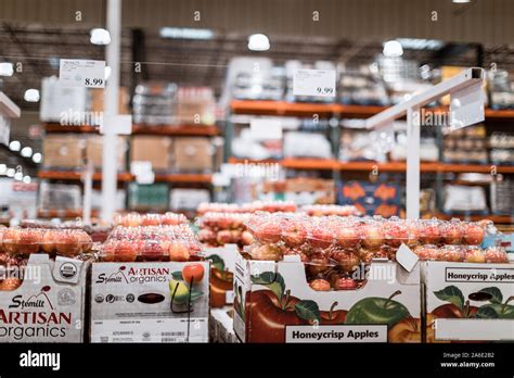 Costco Apples Hi Res Stock Photography And Images Alamy