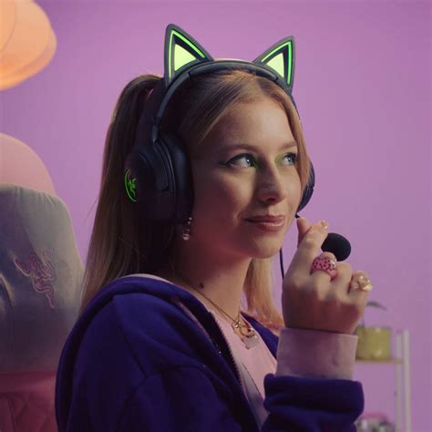 Razer Kraken Kitty V2 Wired Gaming Headset with Chroma RGB Lighting ...