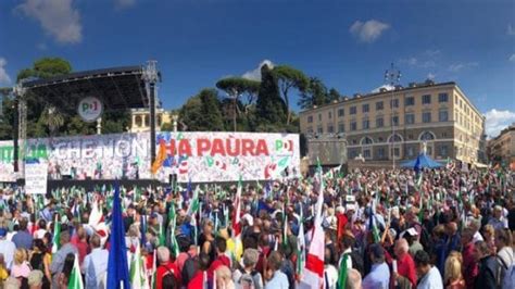 Pd Mila Alla Manifestazione A Roma I Militanti Vogliamo Unit