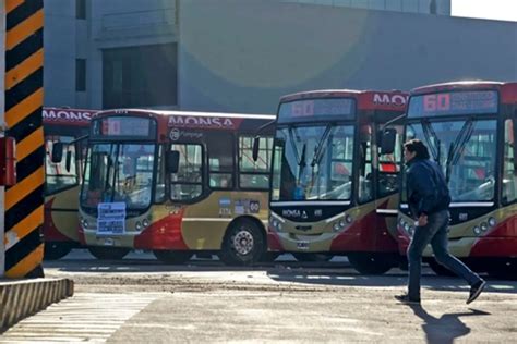 Anunciaron un paro de colectivos por tiempo indeterminado en la línea