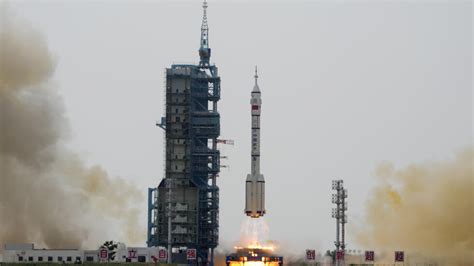 Chine Lancement Réussi Pour La Mission Shenzhou 16