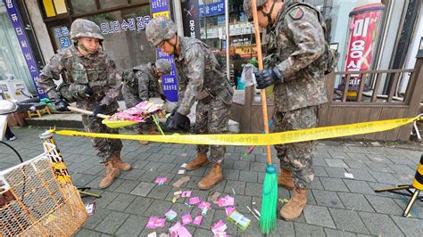 North Korean Trash Balloon Drops Garbage On South Koreas Presidential