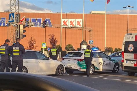 Эстонские полицейские попали в аварию в Каунасе - Delfi RUS