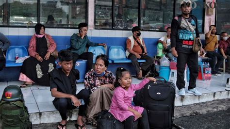 Penumpang Bus Di Terminal Kampung Rambutan Naik Persen Jelang Nataru