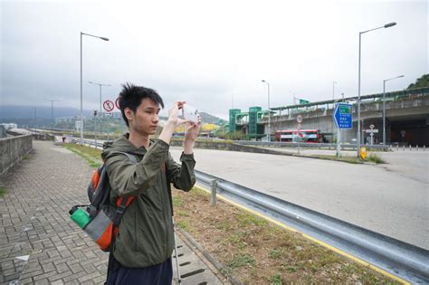 20歲視障巴士迷 憑引擎聲分辨巴士型號 追車、影相、拍片樣樣齊 愛上看不見的巴士 Mill Milk